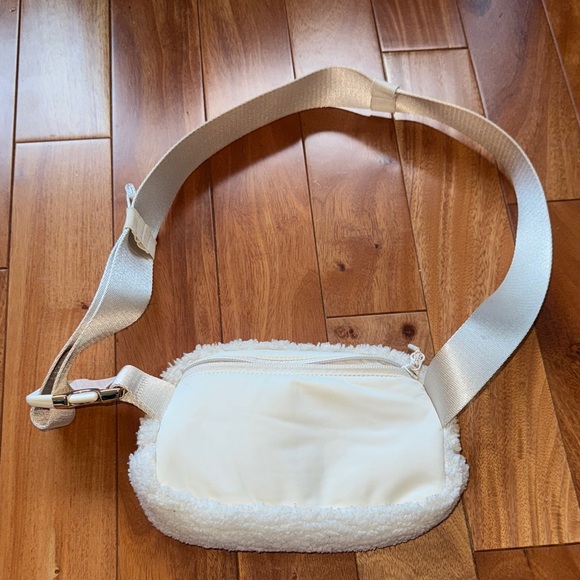 Lululemon Cream Sherpa Belt Bag Gold Hardware - Picture 3 of 3